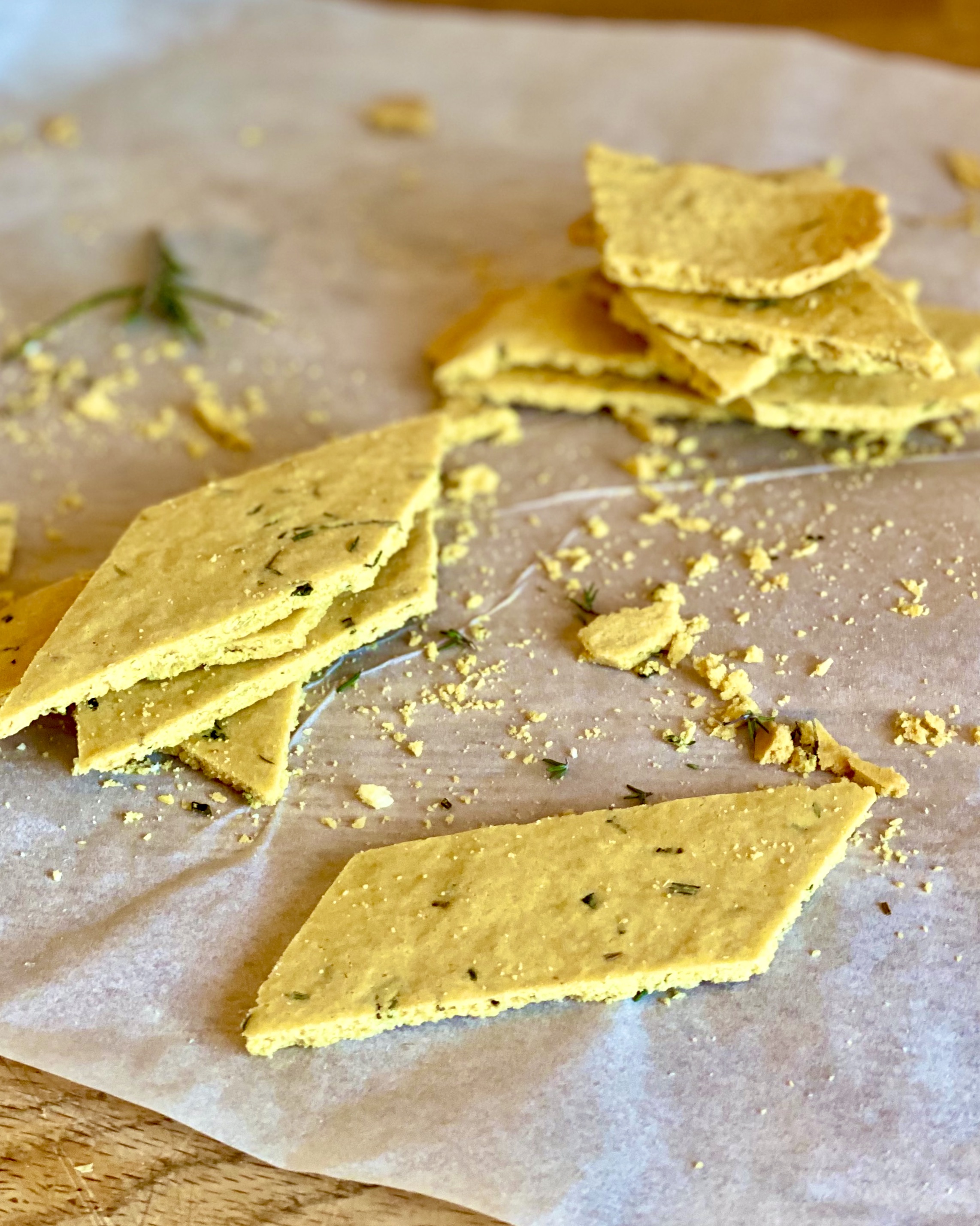 Glutenfria kex med kikärtskex med timjan och rosmarin